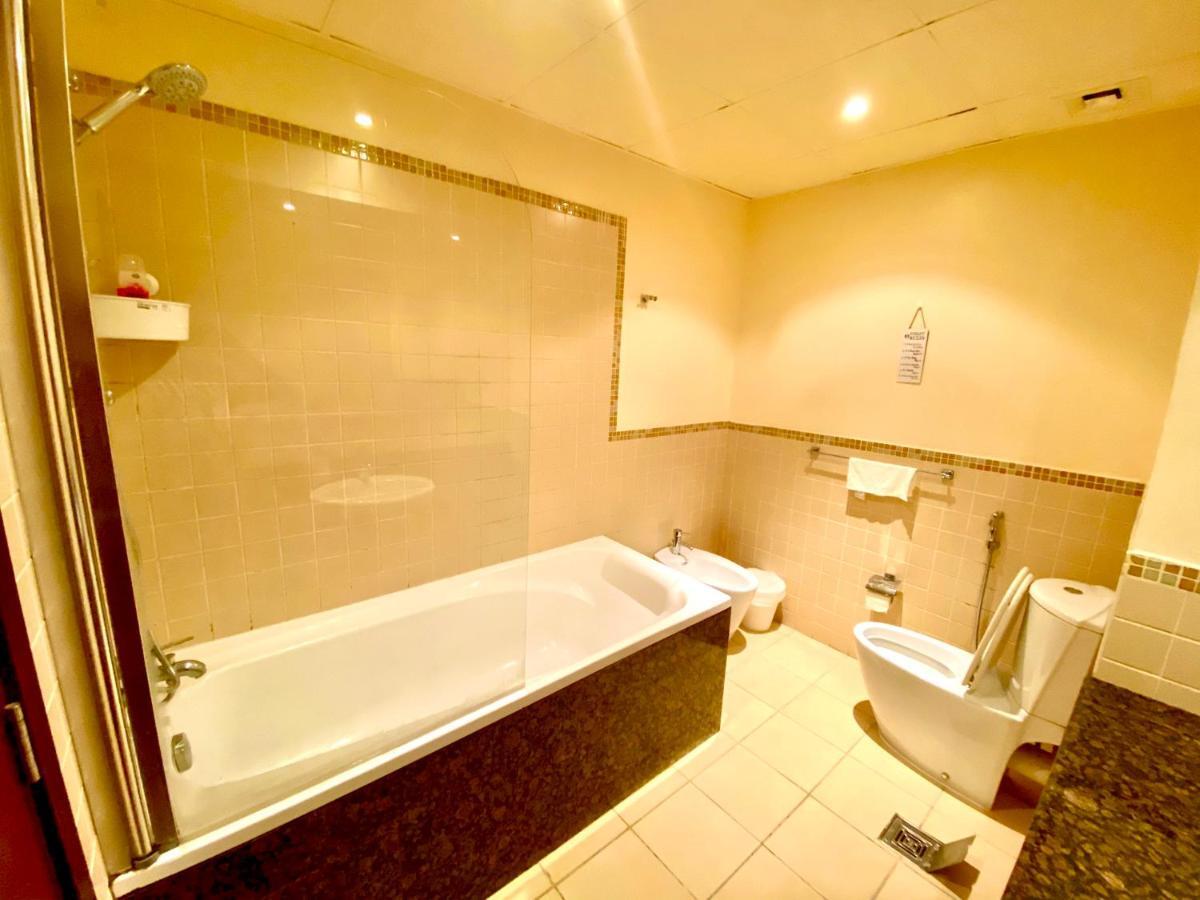Bombay Backpackers Dxb (Adults Only) Pansiyon Dubai Dış mekan fotoğraf